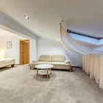 Здравен курорт Mirror *
